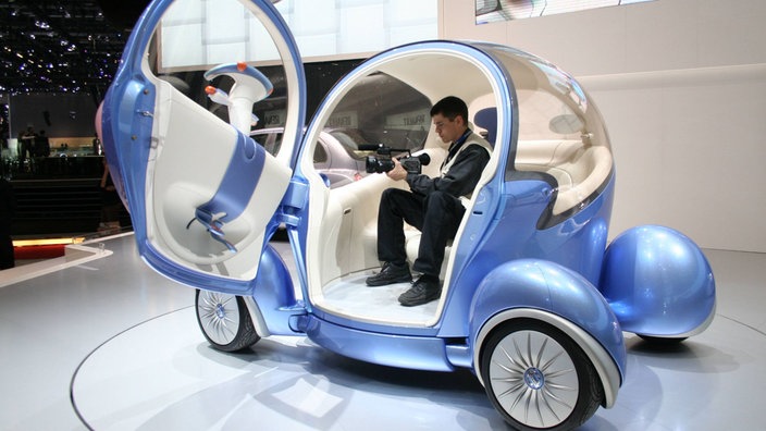 Nissan-Konzeptstudie eines Elektroautos. | Bildquelle: imago/Xinhua Nissan-Konzeptstudie eines Elektroautos.