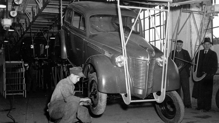 Produktion des Opel Olympia im Werk Rüsselsheim, 1947
