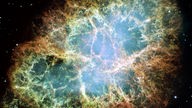 Aufnahme des Hubble-Weltraumteleskops: Zu sehen sind die farbigen Strukturen des Krebsnebels M1 im Sternbild Stier.