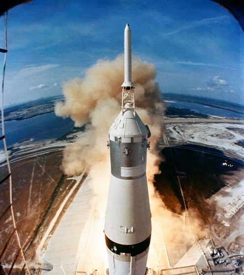 Start einer Saturn-5-Rakete. 