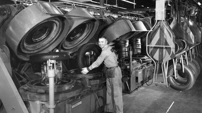US-Reifenfabrik in den 1950er-Jahren