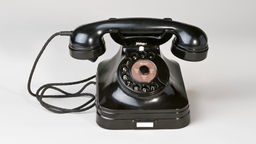 Ein altes Telefon aus Bakelit 