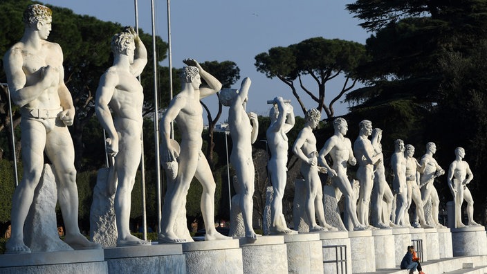 Marmorstatuen im Foro Italico | Bildquelle: Eric Vandeville / akg-images Marmorstatuen im Foro Italico