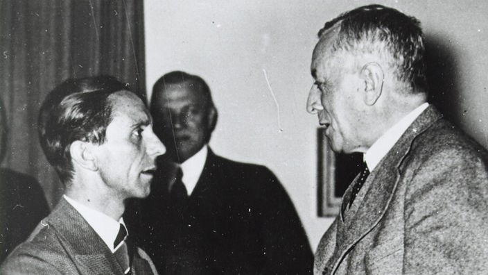 Schwarzweiß-Bild: Fritz Thyssen mit Joseph Goebbels