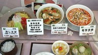 Japanisches Essen in kleinen Schälchen.