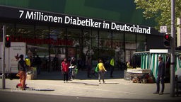Fußgängerzone – Diabeteszahlen als Schriftzug